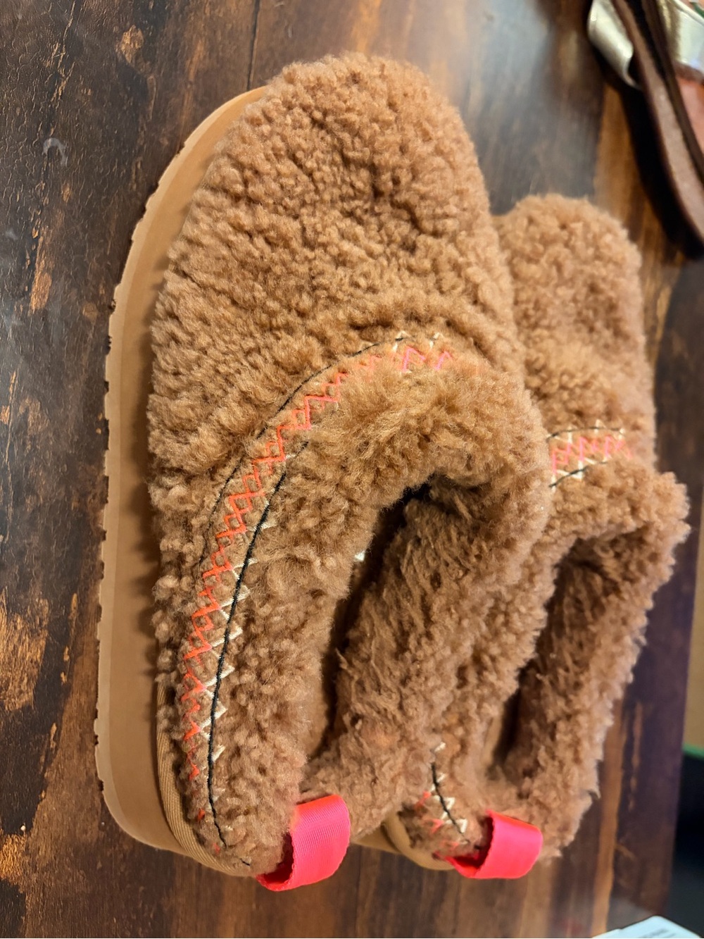 UGG Plush Sherpa Slippers Chestnut Pink Pull Tab NWOT Women’s 8 / EU 39 - Picture 5 of 7